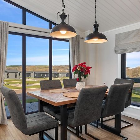 Hiraeth - Luxury Lodge With Hot Tub, Close To Beach Penally Bagian luar foto