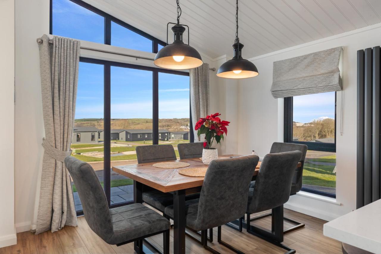 Hiraeth - Luxury Lodge With Hot Tub, Close To Beach Penally Bagian luar foto