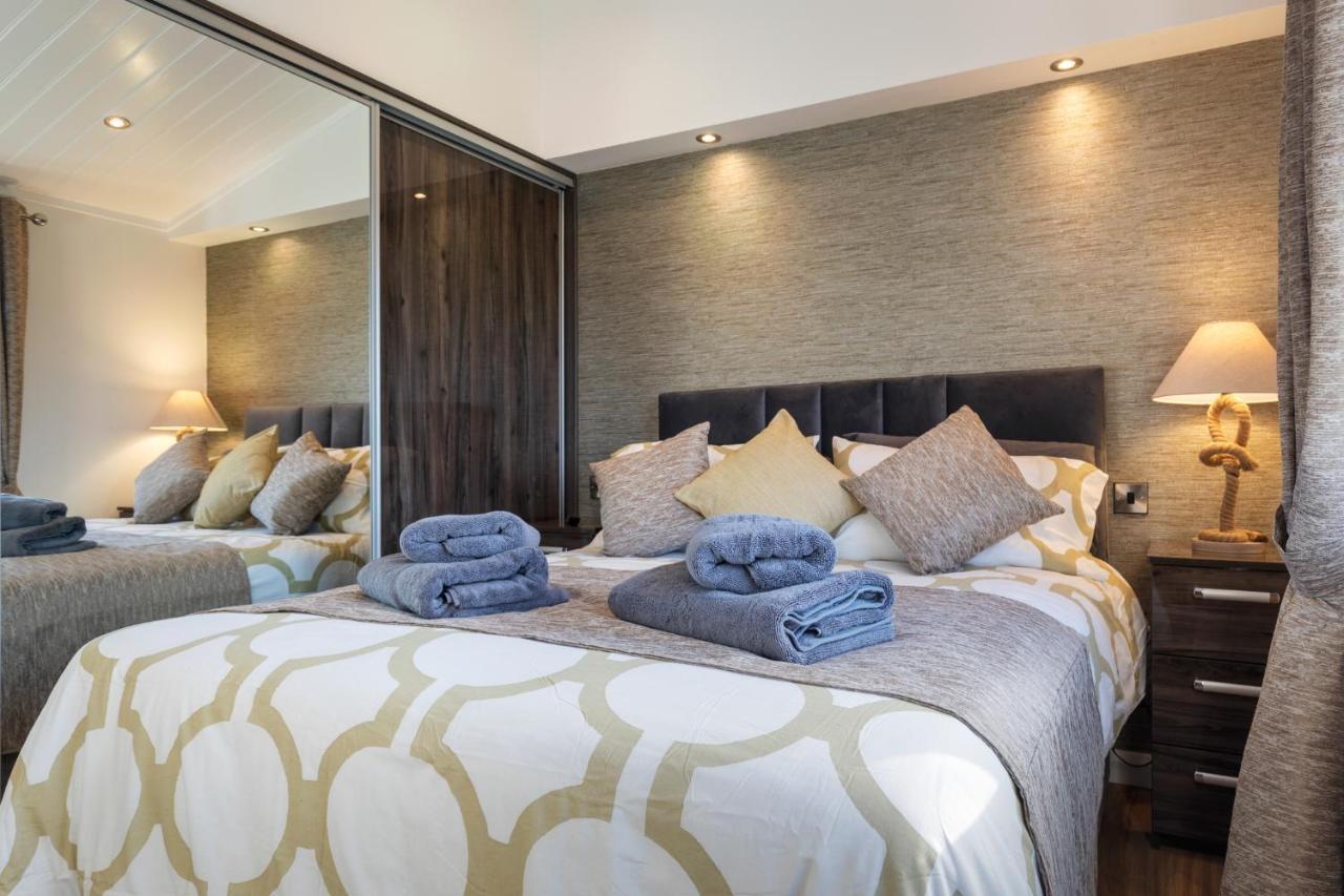 Hiraeth - Luxury Lodge With Hot Tub, Close To Beach Penally Bagian luar foto