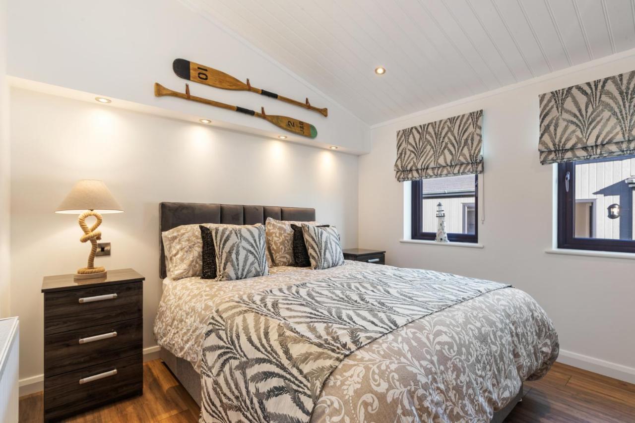 Hiraeth - Luxury Lodge With Hot Tub, Close To Beach Penally Bagian luar foto