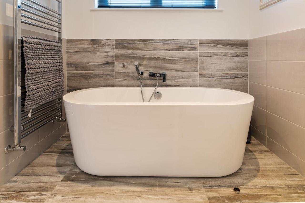 Hiraeth - Luxury Lodge With Hot Tub, Close To Beach Penally Bagian luar foto