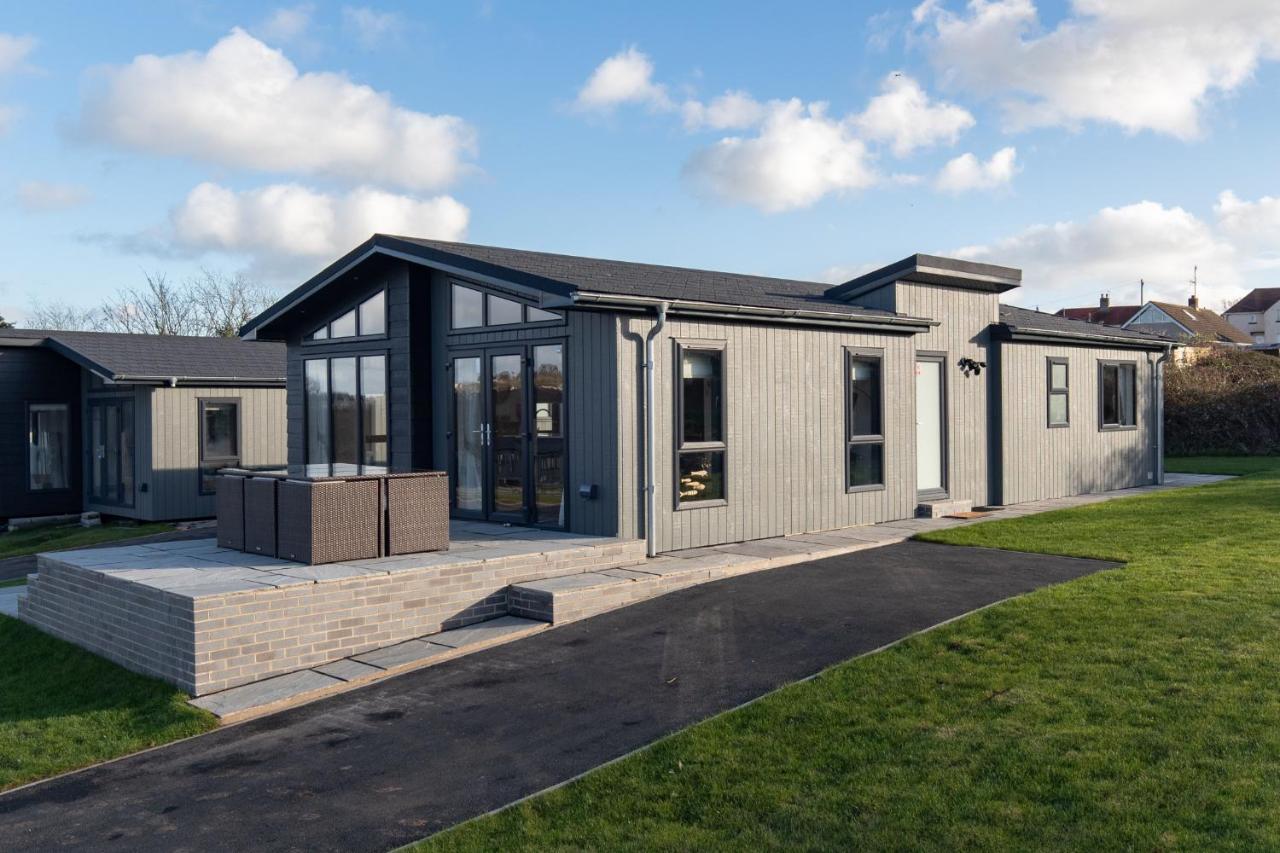 Hiraeth - Luxury Lodge With Hot Tub, Close To Beach Penally Bagian luar foto